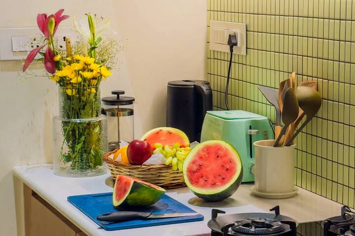 Full kitchen image 2