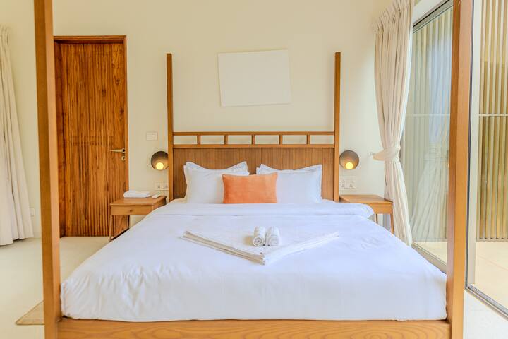 Bedroom 1 image 2
