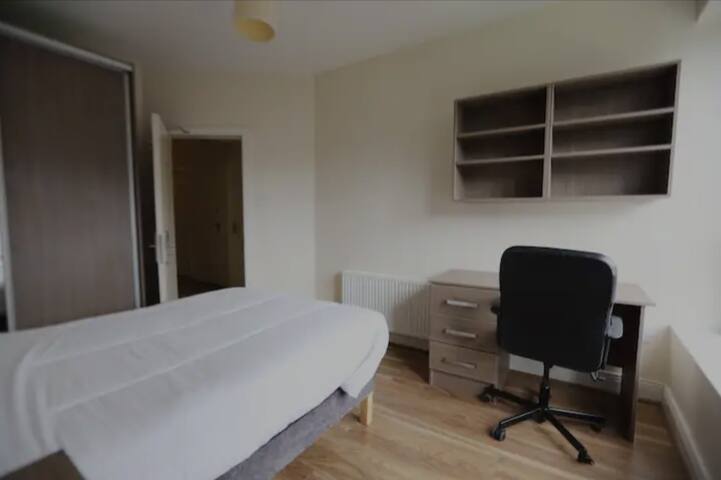 4 Bedroom 2 Bathroom Apt gallery image 5