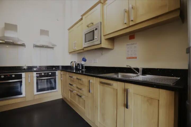 4 Bedroom 2 Bathroom Apt gallery image 2