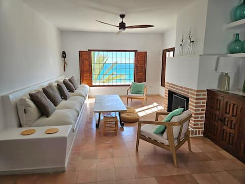 Propiedad de Airbnb exitosa: Villa "La Campana" Algarrobico Beach en Carboneras