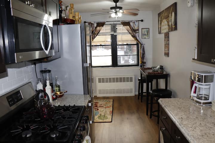 Spacious 2 Bedrooms | Parking | Close To Transit - Manhattan