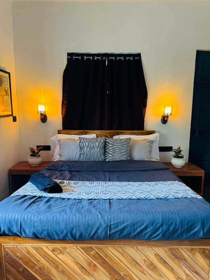 The Amrapali Villa (Est. 1950) | Private Pool Heritage Villa in Lonavala | Sleeps 14      - 5