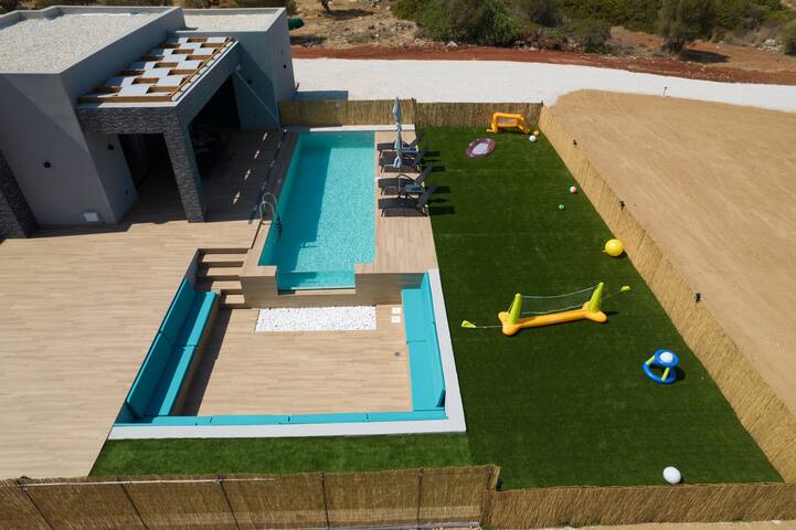 Paraga Luxury Villa gallery image 2