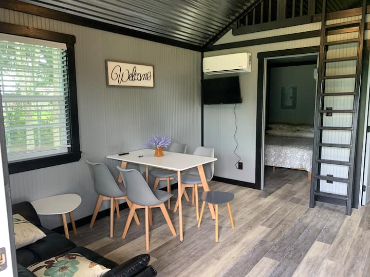 Cozy Cabin-center Of Pearland E - Pearland, TX