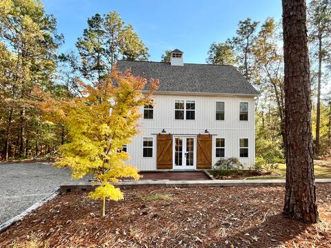 Unique Modern “Barngalo” - 3 mi to downtown Aiken