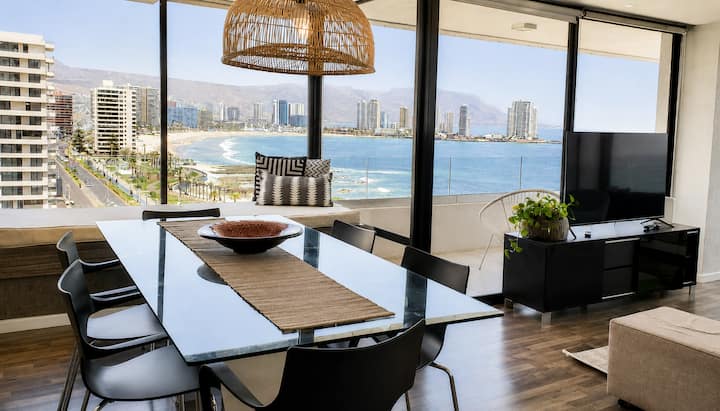 Spacious oceanfront apartment