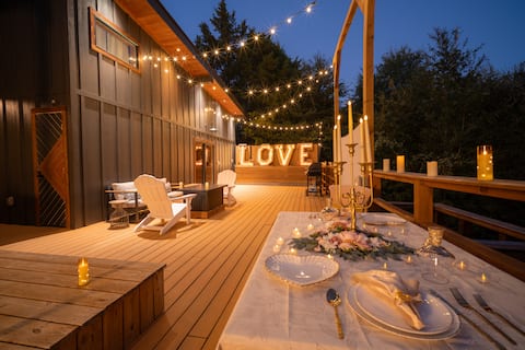 NestScape–-Soaks, Stars & Holiday Magic