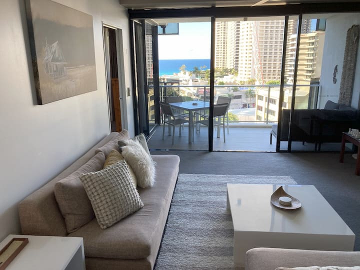 Circle On Cavil Escape - Surfers Paradise