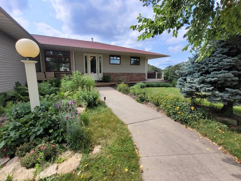 Beautiful, Private, Nature & Hot tub!
4m to Mayo