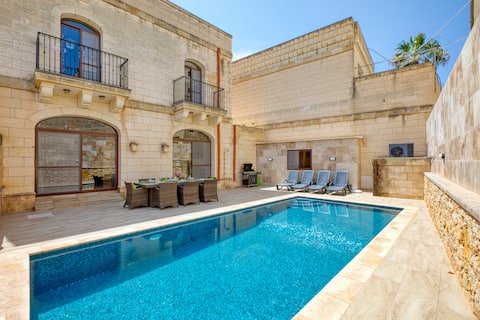 'Tal-Bengi' Villa Indoor/Outdoor Pool