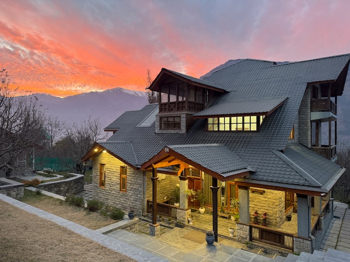 Plush 3-Bedroom Combo in Aesthetic Villa The Izuna