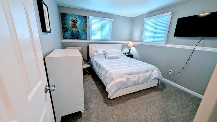 Manželská posteľ a HDTV