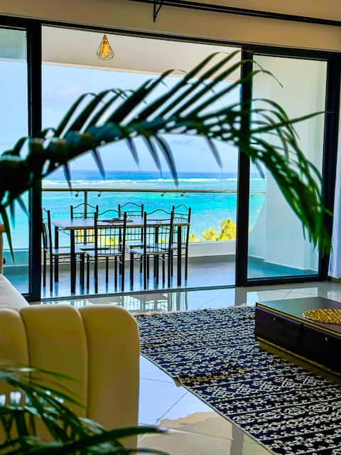 Luxury Beachfront Nyali Penthouse Pool + Gym + AC8