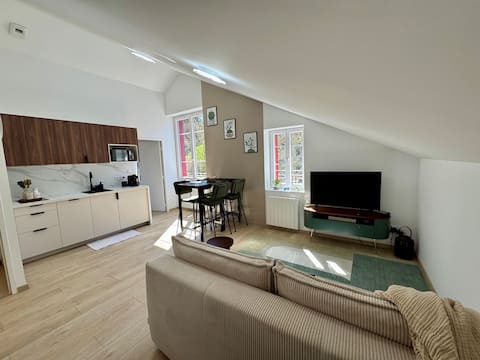 Right in the center of Charbonnière T2