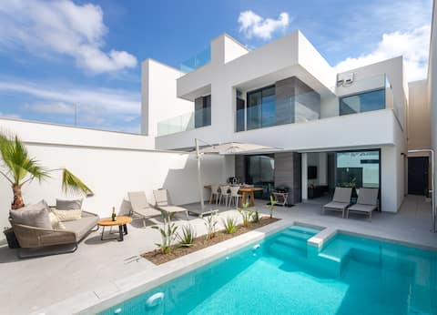 Luxury villa with private swimming pool (heated on request)