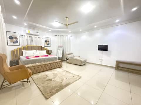 Grand Jacuzz1 @ East Airport