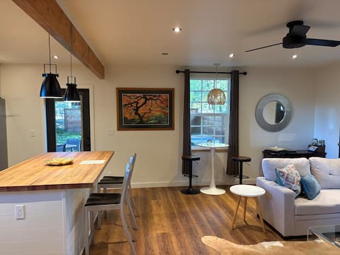 Parkway Grove Spa Shower & Chef’s Kitchen +Hot Tub