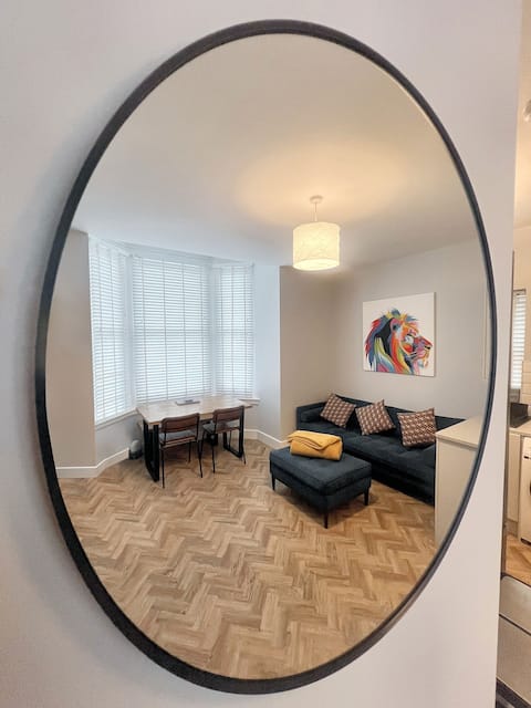 Popular Airbnb listing: Southsea Apartment with free off road parking in City Of Portsmouth