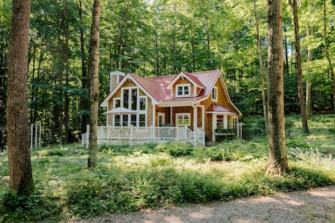 NEW! TC Cottage - Secluded & Pet Friendly