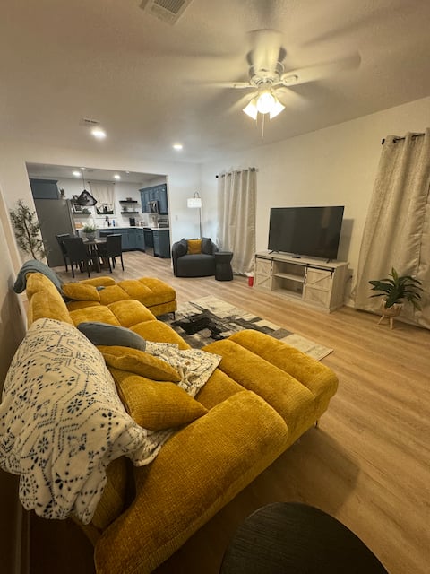 The Johnson~2 Queen bed 1bath home in Port Neches