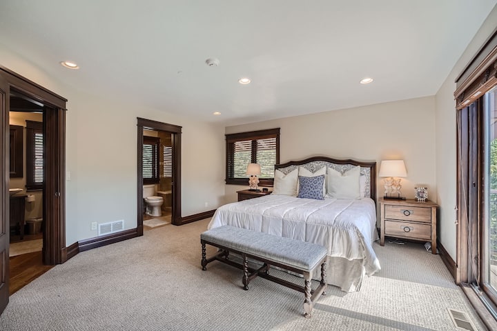  สัมผัสประสบการณ์หรูหราในเวลส์วิวเฮ้าส์พร้อมห้องน้ำในตัวที่ชั้นหลัก เปิดประตูฝรั่งเศสเพื่อชมวิวไวล์แวลลีย์ที่น่าทึ่งและผ่อนคลายในห้องน้ำส่วนตัวพร้อมฝักบัวอาบน้ำที่ผ่อนคลาย ที่พักผ่อนที่สมบูรณ์แบบหลังจากผจญภัยมาทั้งวัน ✨