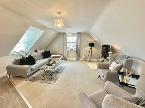 Popular Airbnb listing: Charming Riverside Stay – Terrace & Free Parking in Stamford