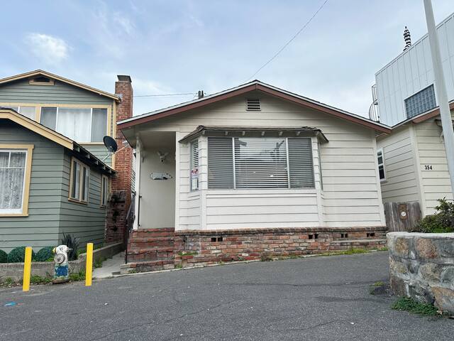 Cozy Cottage on Beautiful Catalina Island gallery image 2