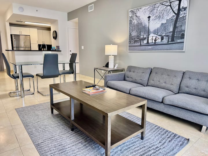 Stylish Skyline Retreat - Miami