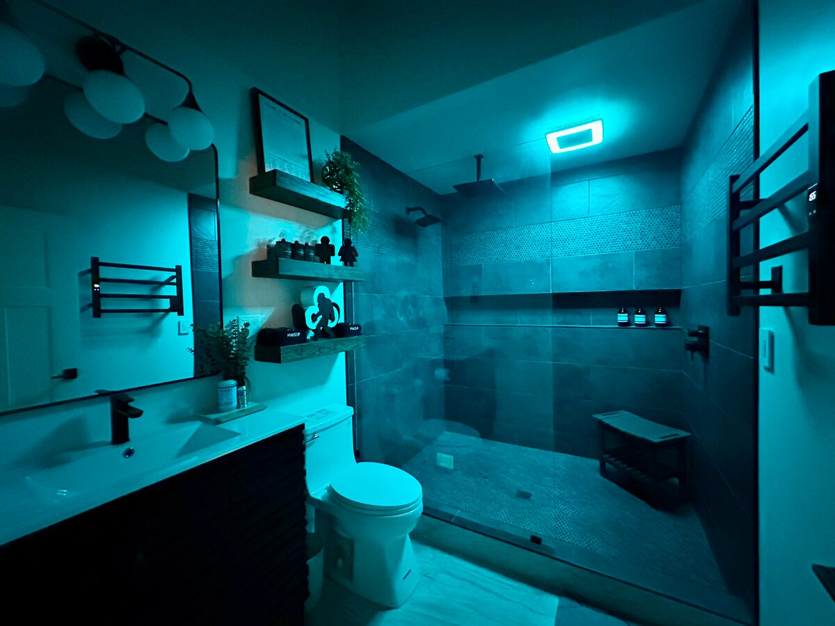Full bathroom image 2 at Lil Tio in Tionesta