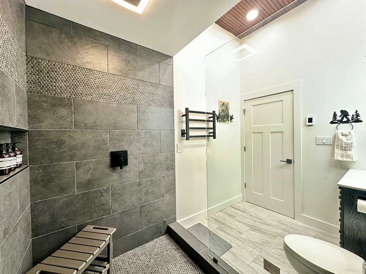Full Bathroom w/ Heated Floors, Heated Towel Warmer, HUGE Shower w/ 2 Rainfall Showerheads + Bluetooth Speaker Fan & Color Changing Light! Complimentary Toilet Paper, Soaps, Etc at