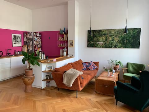 Leistungsstarkes Airbnb: Beautiful, bright apartment in Prenzlauer Berg