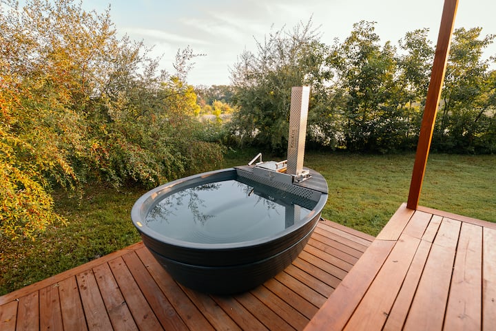 Off-grid luxury lake cabin w/ pool+hot tub - Cabins for Rent in