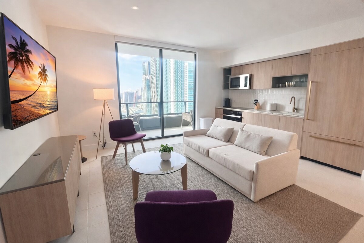 Successful Airbnb property: Luxury! New! 5 Stars. Downtown Central! in Parkwest