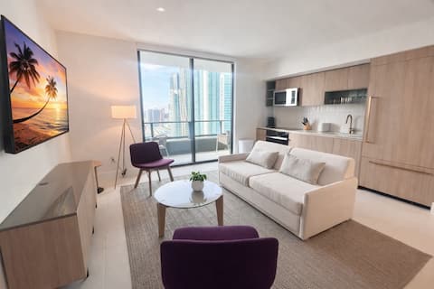 Successful Airbnb property: Luxury! New! 5 Stars. Downtown Central! in Parkwest
