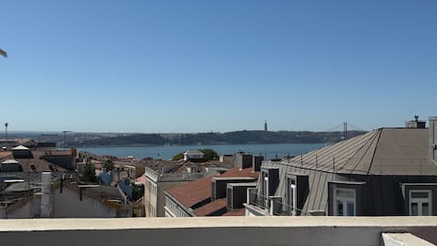 Popular Airbnb listing: Príncipe Real Apartment with Amazing River view in Misericórdia