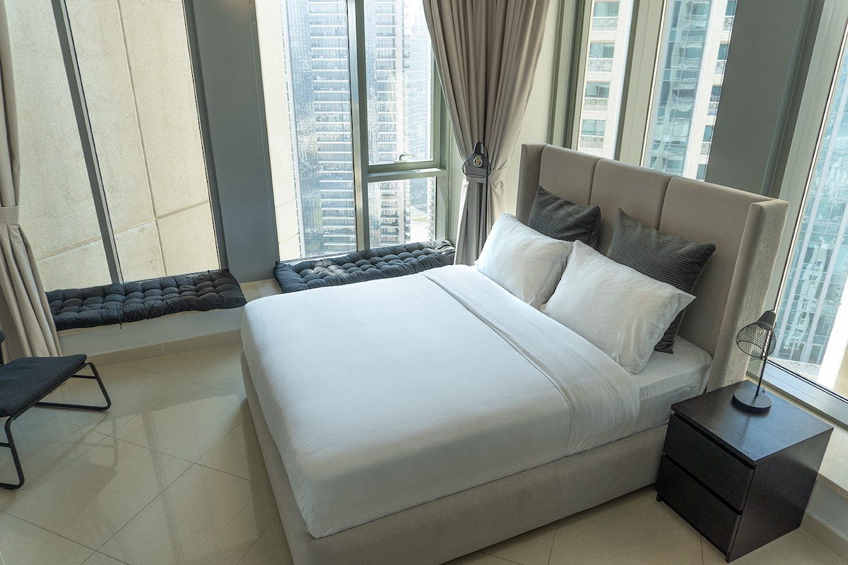 1 Bedroom Furnished Apartment with Full Burj Khalifa View 4