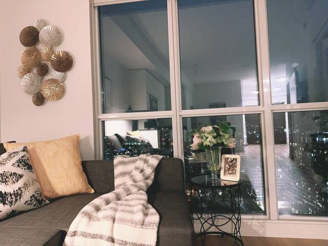Charming Condo near CN Tower gallery image 2