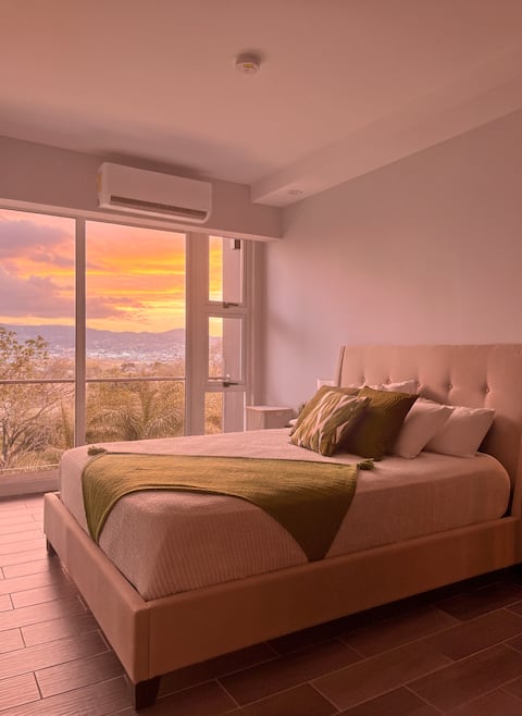 7min from SJO – Luxury w/ Pool & Mountain View’s