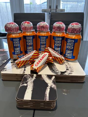 Modern Home in Edinburgh gallery image 2