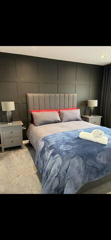 Modern Home in Edinburgh gallery image 4