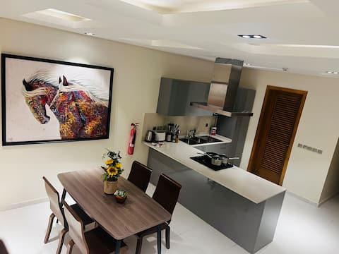 Cascade- Stylish 2BR Apt W/Pool/Gym in Ikoyi