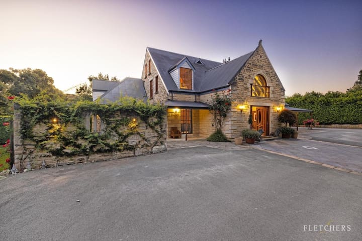 Heart of a lion-French Chateau gallery image 3