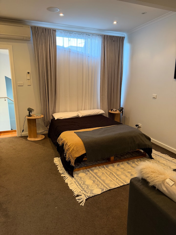 საძინებელი 1