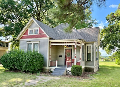 The Saunders House - Queen Anne