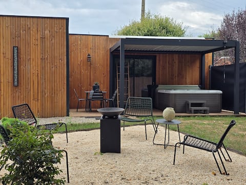 Chalet with a hot tub