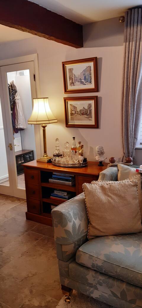 Popular Airbnb listing: Mid-Fold Cottage in Bradford