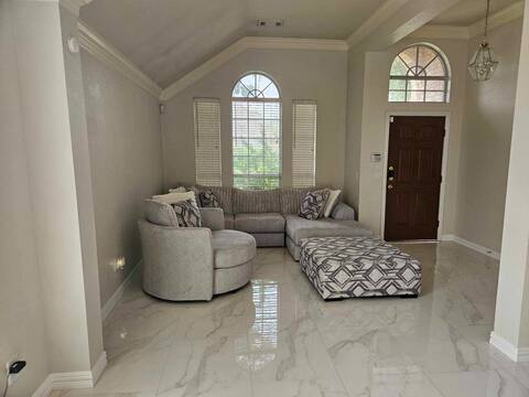 Beautifull House, 2 Queen bed, 1 bath, 3 Smart TVs