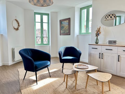 Modern 2 bedroom apartment - Central