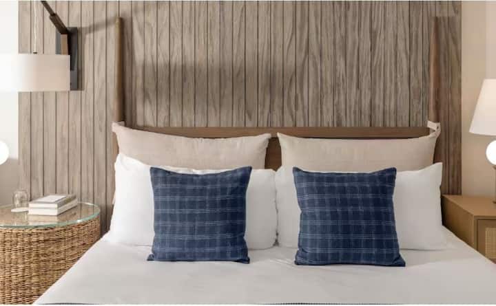 Idyllic Waterview Room | Short Stroll To Downtown - Newport, RI